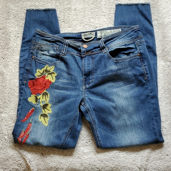 Indigo Rein Denim - Indigo Rein embroidered jeans size 13 juniors rose